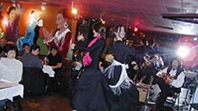 Flamenco dancers entertain at Alegrias