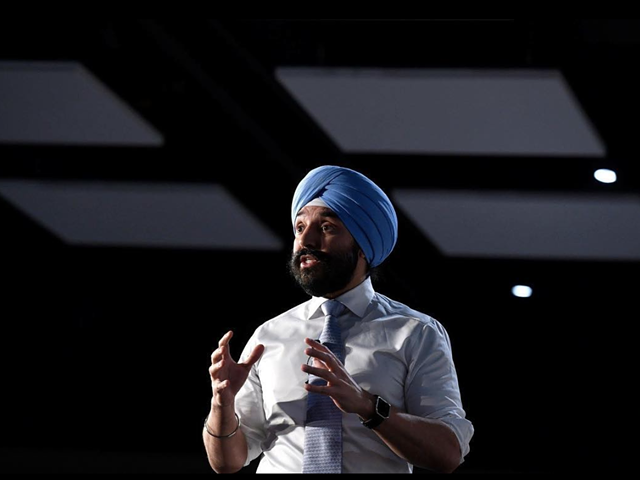 Canadian official gets apology after being asked to remove turban at Detroit airport