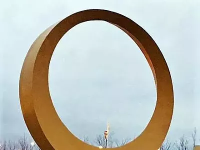 Image: Sterling Heights erects $300k 'Golden Butthole' — spreads criticism and satire
