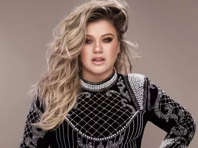 Image: Kelly Clarkson might cover 'Shallow' at Little Caesars Arena and we're deep in it