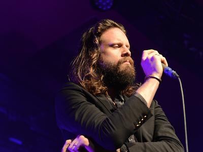 A pouty Father John Misty.
