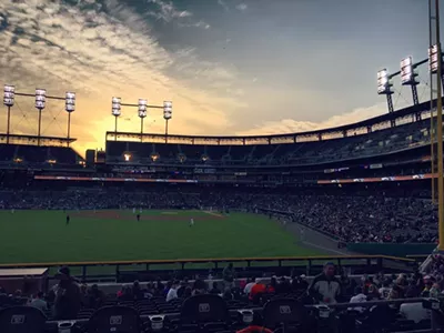 Image: VIDEO: Detroit Tigers outfielder flips off crowd after error