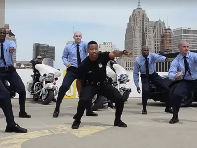 Image: Video: Detroit Police Department busts out the moves