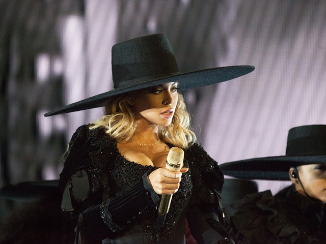 Beyoncé's show at Ford Field: described through GIFs