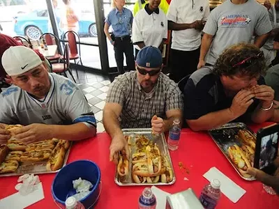 Image: There still time to register for Detroit's coney dog-eating contest