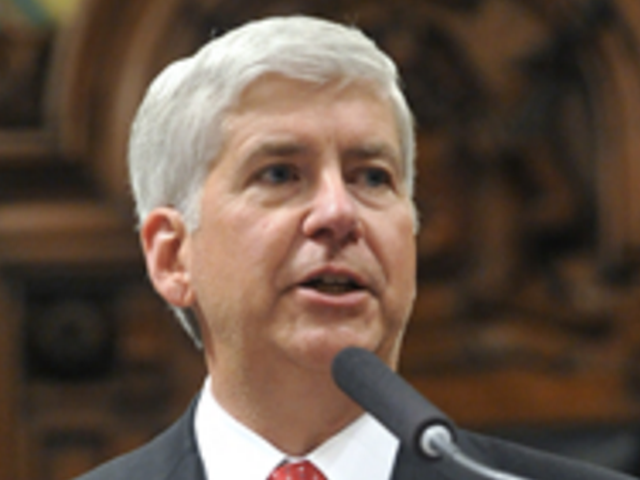 Gov. Snyder calls for more time before decision to close schools