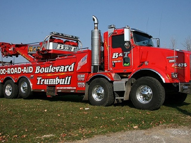 A truck with Gasper Fiore's Detroit-based Boulevard and Trumbull towing company.