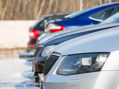 Image: Over 100 abandoned vehicles will be unloaded during Detroit municipal auction