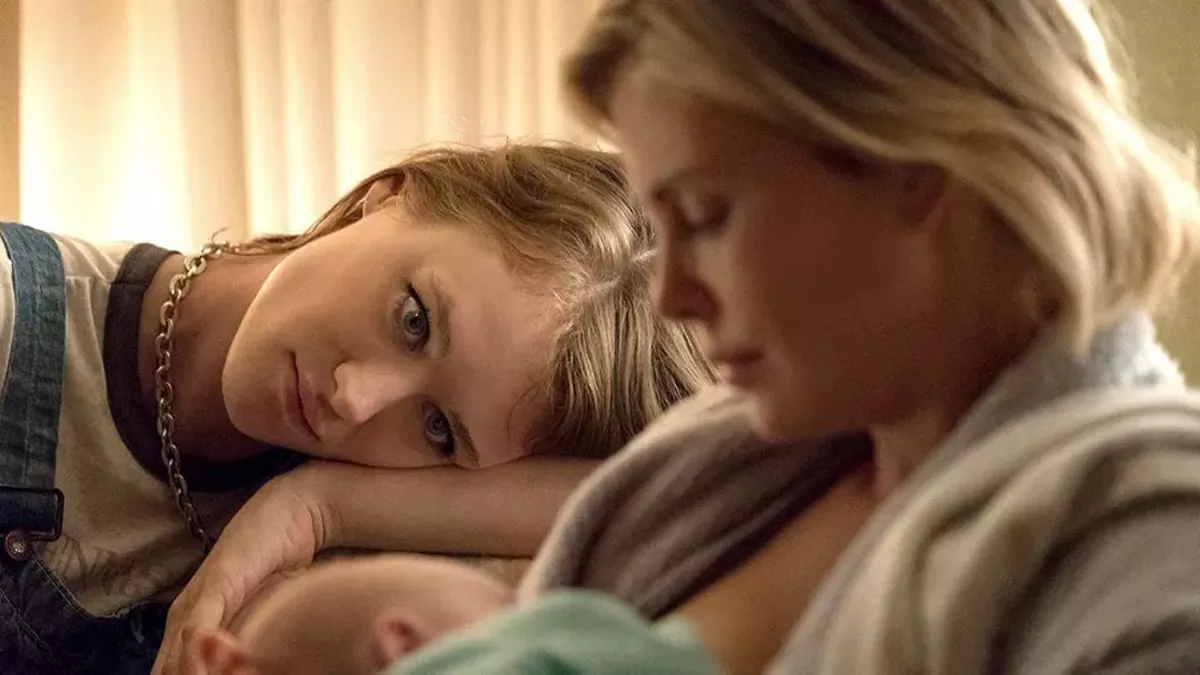 Image: Mackenzie Davis and Charlize Theron star in Tully.