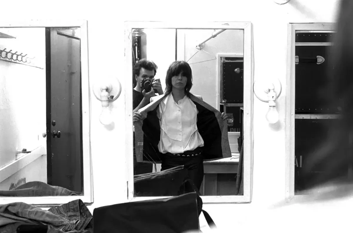 Image: Matheu photographing the Pretenders’ Chrissie Hynde in 1984.