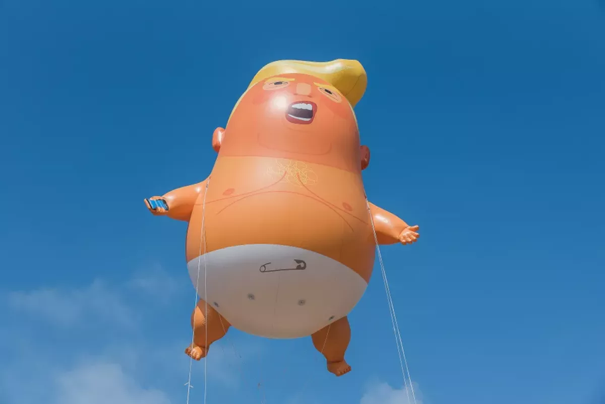 Image: Trump is a small man in a big world
