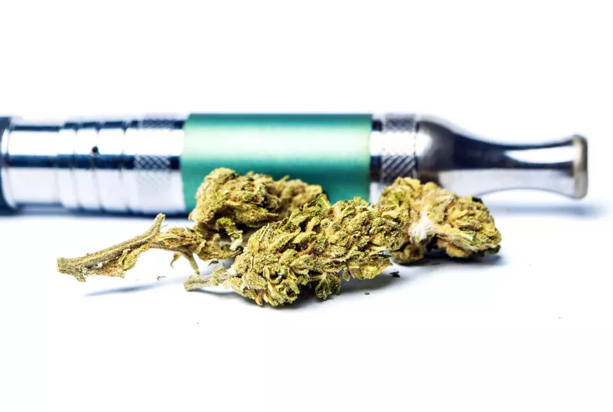 Image: Cannabis consumers should put down the vape pen until we know for sure what's going on with this national health scare