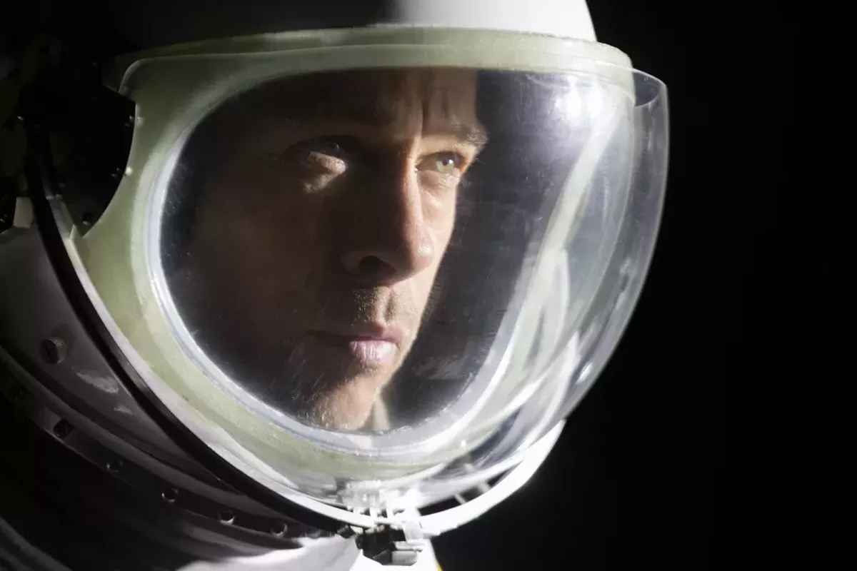 Image: Starman: Brad Pitt helds Ad Astra.