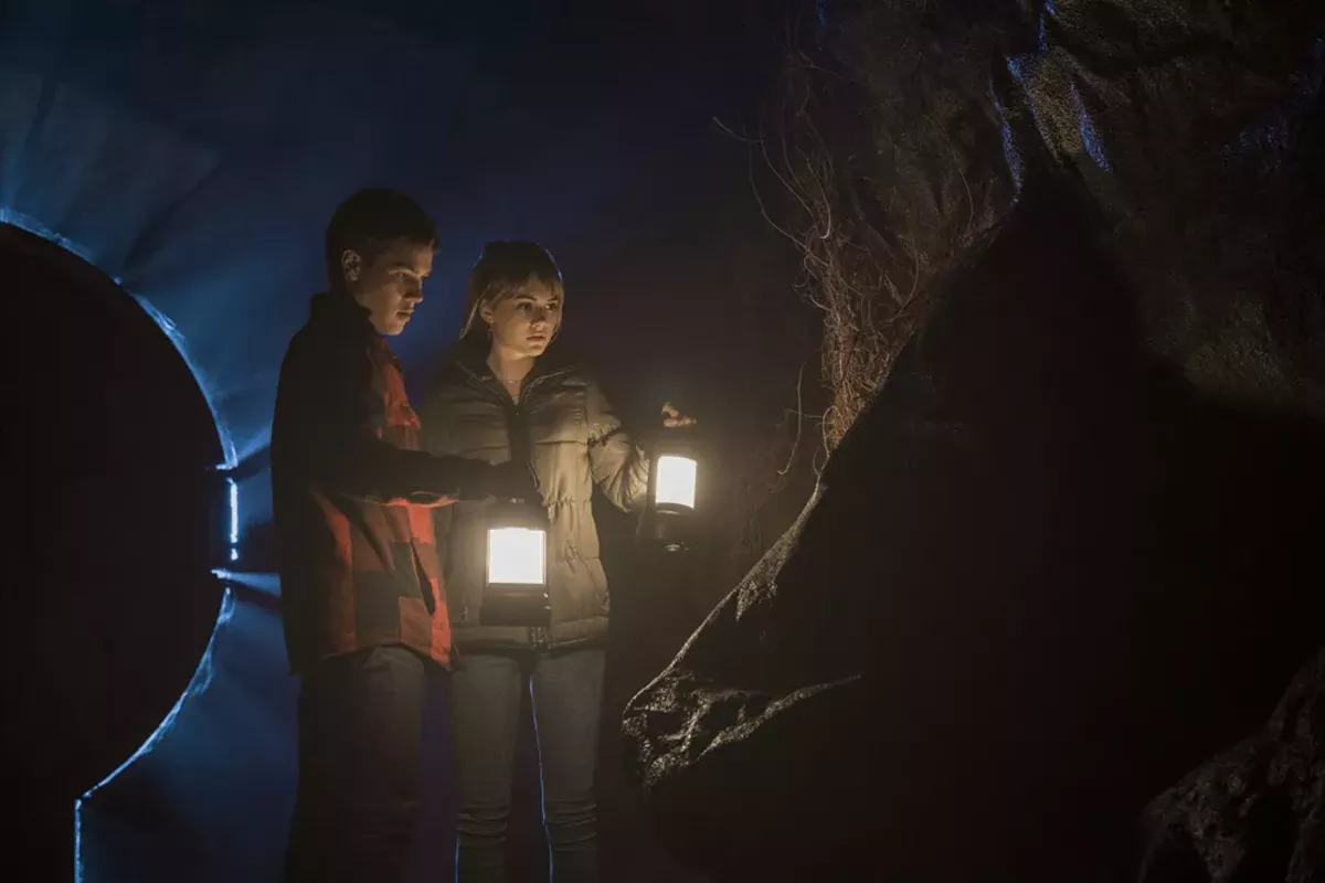 Image: Connor Jessup and Emilia Jones in Locke & Key.