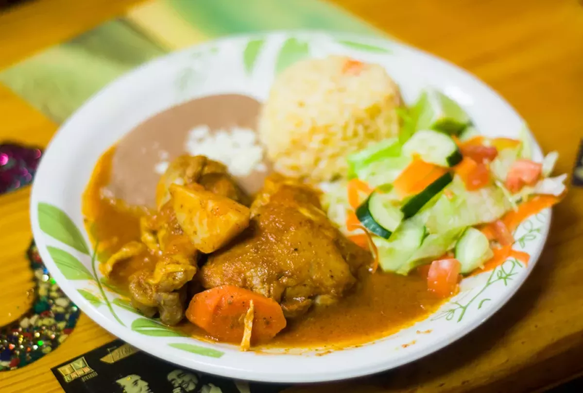 Image: Pollo guisado.