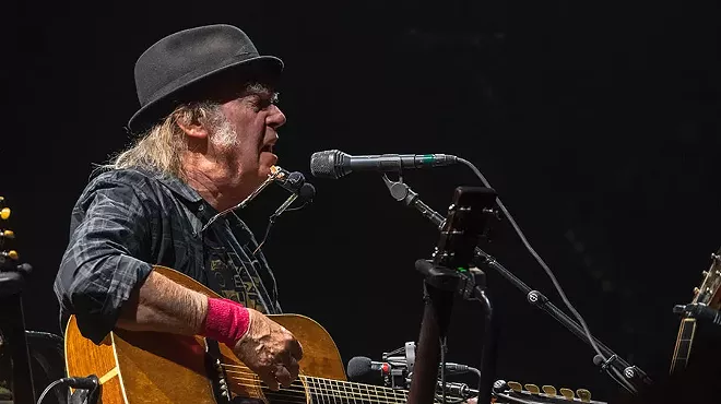 Image: Drunk bros ruined Neil Young's Detroit show