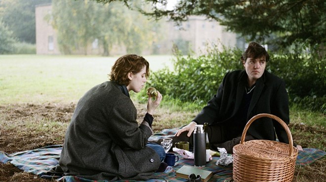 Honor Swinton Byrne as Julie and Tom Burke as Anthony in The Souvenir.