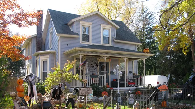 Image: Each Halloween, a two-and-a-half block in Romeo goes all-out with Terror on Tillson Street