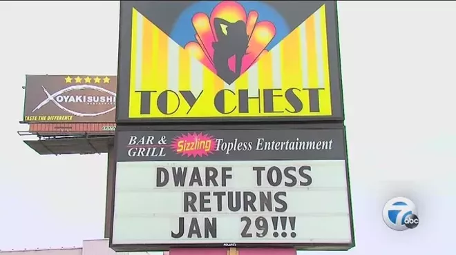 Image: Strip club hosts "Dwarf Toss" event