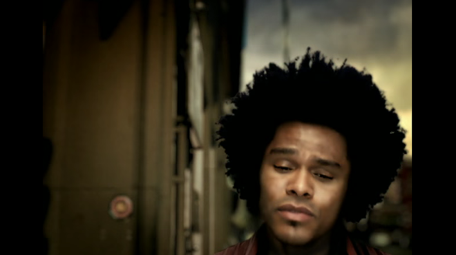 Image: Maxwell brings his baby-making music to Mt. Pleasant