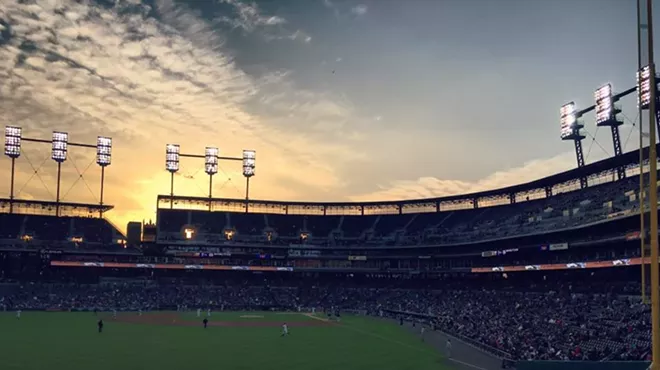 Image: VIDEO: Detroit Tigers outfielder flips off crowd after error
