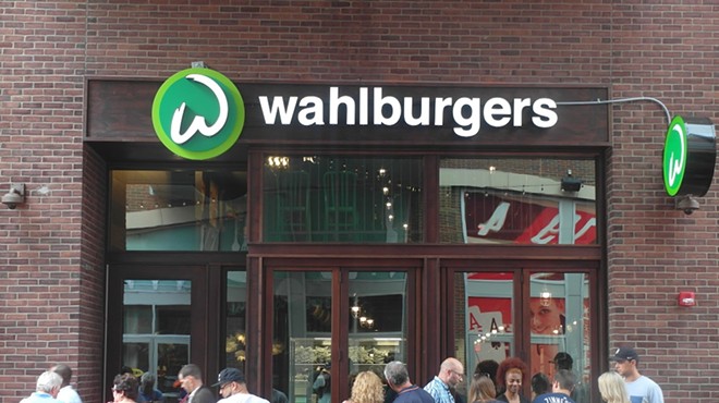 First Taste: Wahlburgers draws in the fans