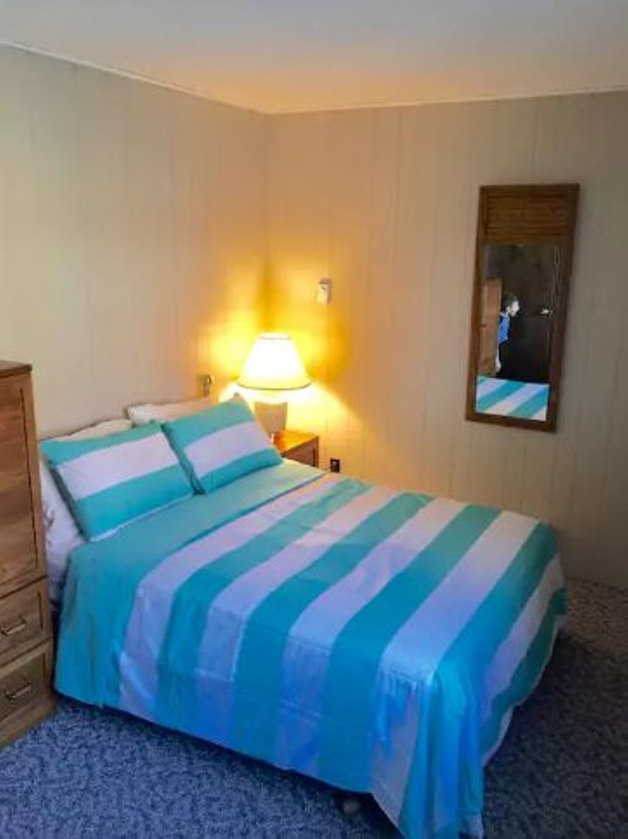 Prudenville, Michigan
Average nightly rate: $175
The beauty of this college is the close proximity to Houghton. Conveniently the lake is right outside the front door, enjoy the gorgeous daytime views and amazing sunset views at your leisure. This cottage is truly a wonderful weekend escape. 