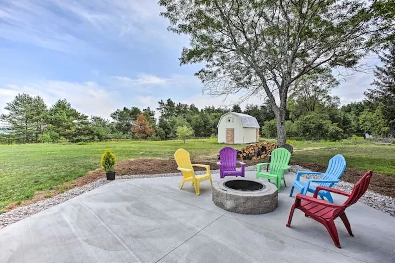 &#146;70s-themed Traverse City shag pad 16 guests, 8 bedrooms, 18 beds, 4 baths $766 per night The &#146;70s Lodge sits on 10 acres and occupies 4,000 sq. ft. of living space, which is decked out in retro furnishings and kitschy touches. The heart of the home is a 1,500-sq. ft. rec room which has two 75-inch flat screens, a hot tub, a sauna, a pool, air hockey, foosball, and ping pong tables. There&#146;s a fire-warmed whiskey bar, too. Each of the home&#146;s bedrooms is themed and transportive. For bad bitches, there&#146;s the Charlie&#146;s Angels room, a 007-themed room, and trekkies can beam themselves to the Star Trek room. Fans of The Partridge Family will feel at home, too, as will anyone who wishes to live out their I Dream of Jeannie fantasy because there&#146;s an incredible room made to feel like Jeannie&#146;s bottle. Oh, and yes there are lava lamps, in case you were worried. Photos via Airbnb.com