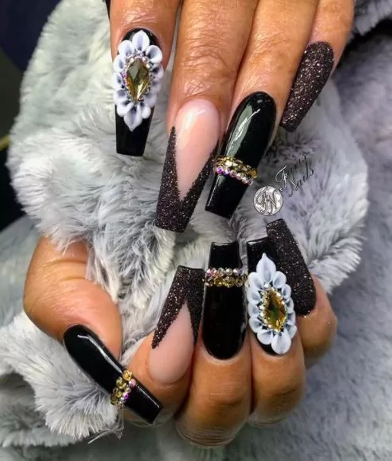 @favisnails