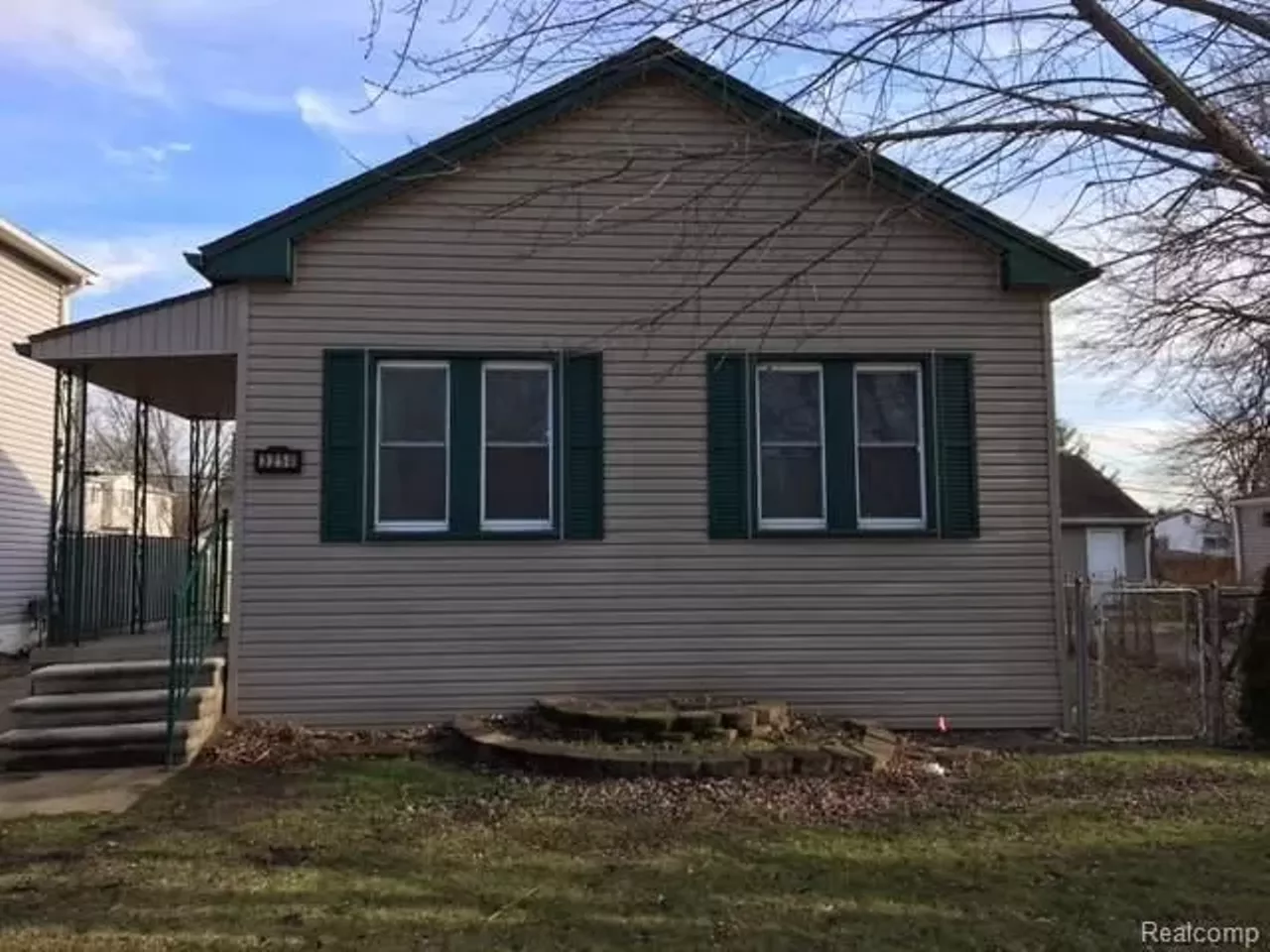 3250 Miverva St, Ferndale $124,900 2 beds, 1 bath, 900 sq ft, 6,098 sq ft lot