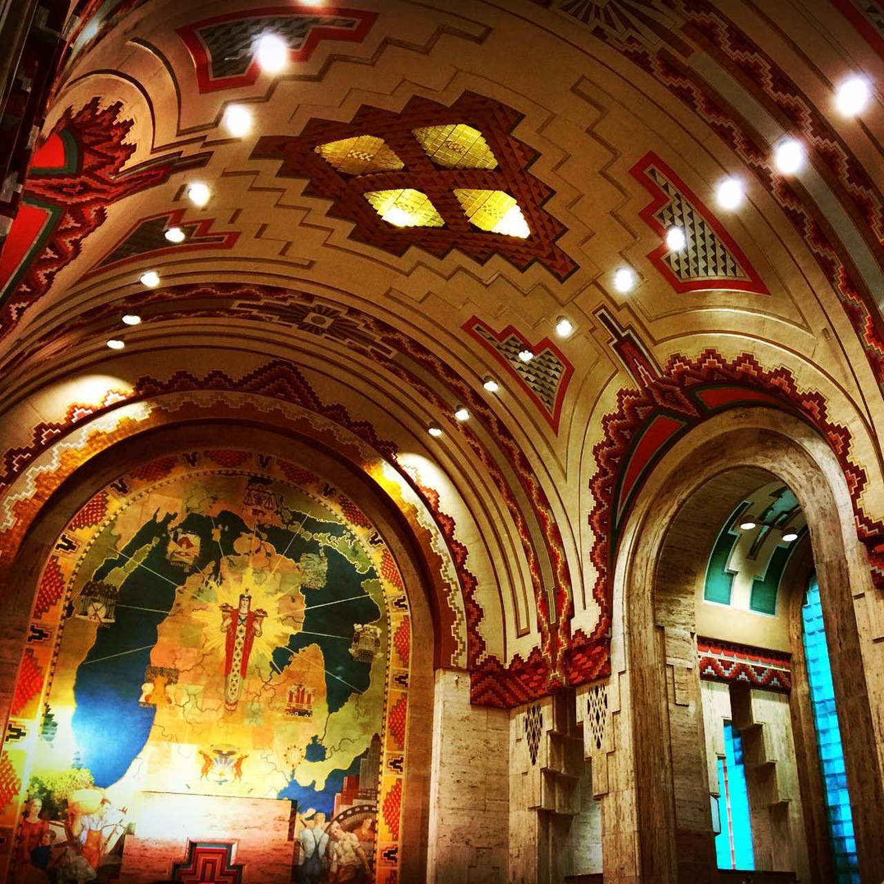 Guardian Building
Tour the gorgeous Guardian Building and have a cup of coffee at 500 Griswold St. You and your special someone love the gorgeous detailing that make up the Art Deco Guardian Building. Why not spend some time inside, snap some photos, and then enjoy a nice latte in the Rowland Cafe in the lobby.
Photo via Instagram user @tomr107