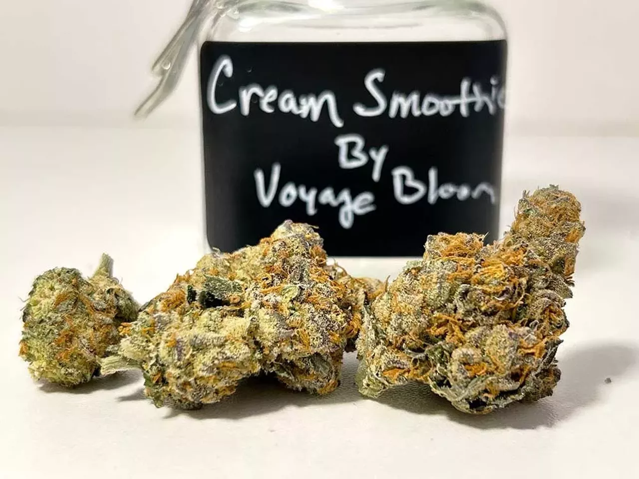 Cream Smoothie by Voyage Bloom Cream Smoothie reminds me a lot of Gelonade, and that’s no coincidence. It’s a combination of Gelonade and C.R.E.A.M., and it’s bright and flavorful. Cream Smoothie is physically energizing but keeps your mind cool and dialed in.