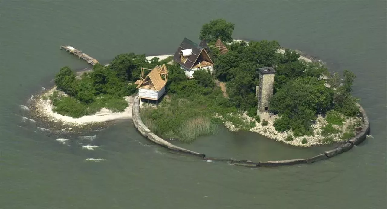 Turtle Island Toledo, Ohio, Lake Erie MI Island in the western part of Lake Erie and between Michigan and Ohio. It carries remains of abandoned structures. The miami tribe used the island to gather seagull eggs and was sold at auction in 1827 after the War of 1812. A bigger lighthouse was added and closed in 1904. In 1965, a tornado destroyed the lighthouse and the Supreme court ruled that with the lighthouse facing Ohio and north part leaning more toward Michigan, it should be shared between the two states. Visitors can still find the remains of the lighthouse upon visiting the island. Photo via toledoblade.com