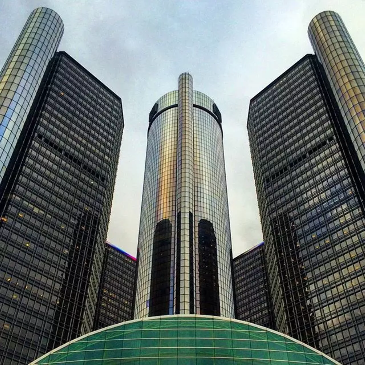 Top of Renaissance Center The RenCen is home to the tallest skyscrapers in Detroit. The tallest building, the GM Headquarters, houses a spinning platform restaurant, Coach Insignia. Overlooking the city, the view from the top of the Renaissance Center provides the perfect backdrop for, as the Australian say, pashing; 100 Renassiance Center: gmrencen.com. (Photo courtesy of Instagram user greg_is_downtown)