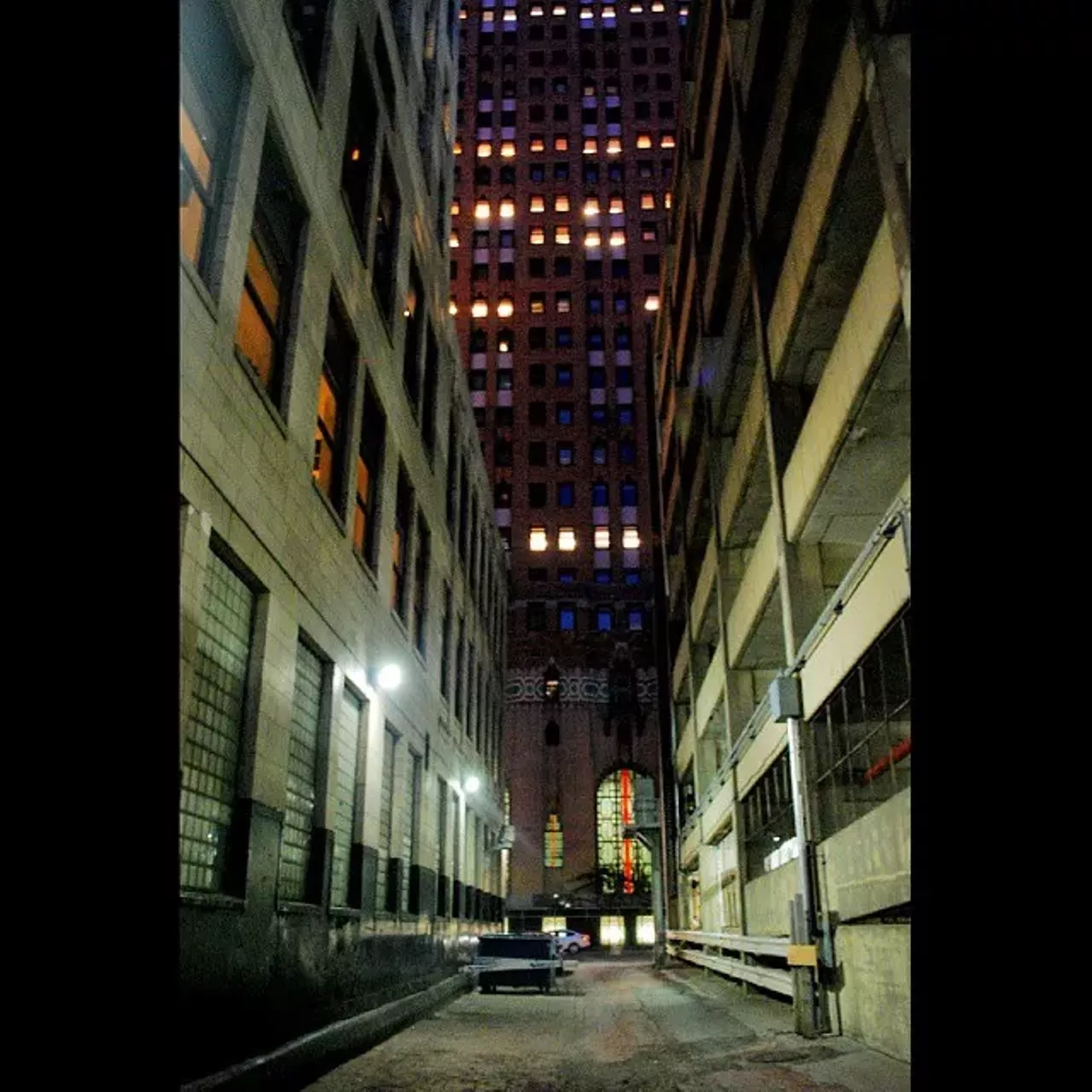 Alleys Being a pretty big city, Detroit has A LOT of alleys that can serve as a hot make out spot for those who like to get down and dirty. In-between bars and restaurants or behind houses, there&#146;s sure to be an alley for you and your sweetheart to schmooze in. Beware of rats and cats. (Photo courtesy of Instagram user kellyluttrell)