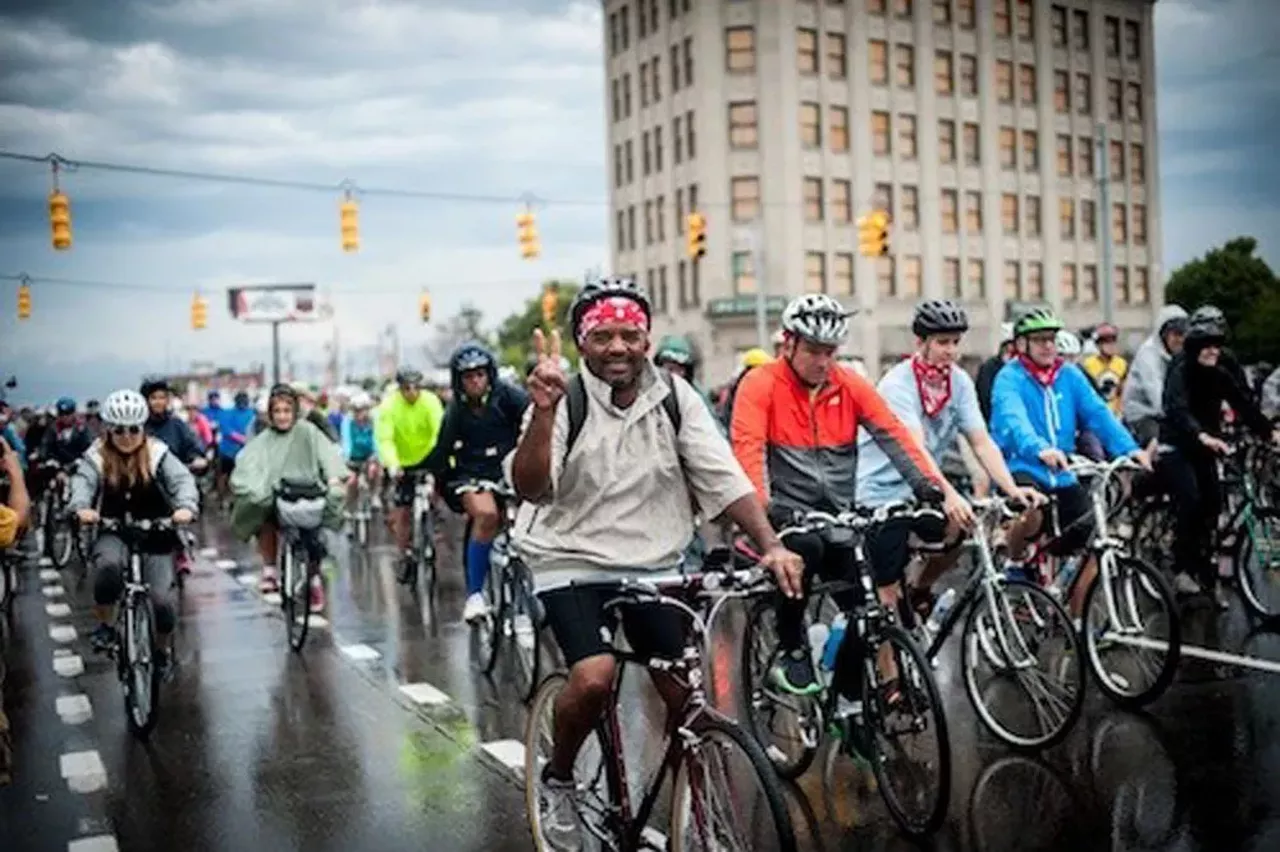 Saturday, 9/17 Tour de Troit @ Downtown Detroit Last year, over 7,000 bikers showed up to take over the streets of downtown Detroit for a day. This year, Tour de Troit is happening again, and bikers are encouraged to join in for a 30-mile tour planned to show off historical markers in the city. A Shinola Arrow bicycle is being raffled off by sponsor Flagstar Bank to a lucky tour member. Starts at 9 a.m.; Roosevelt Park, Detroit; tour-de-troit.org; Tickets are $60.