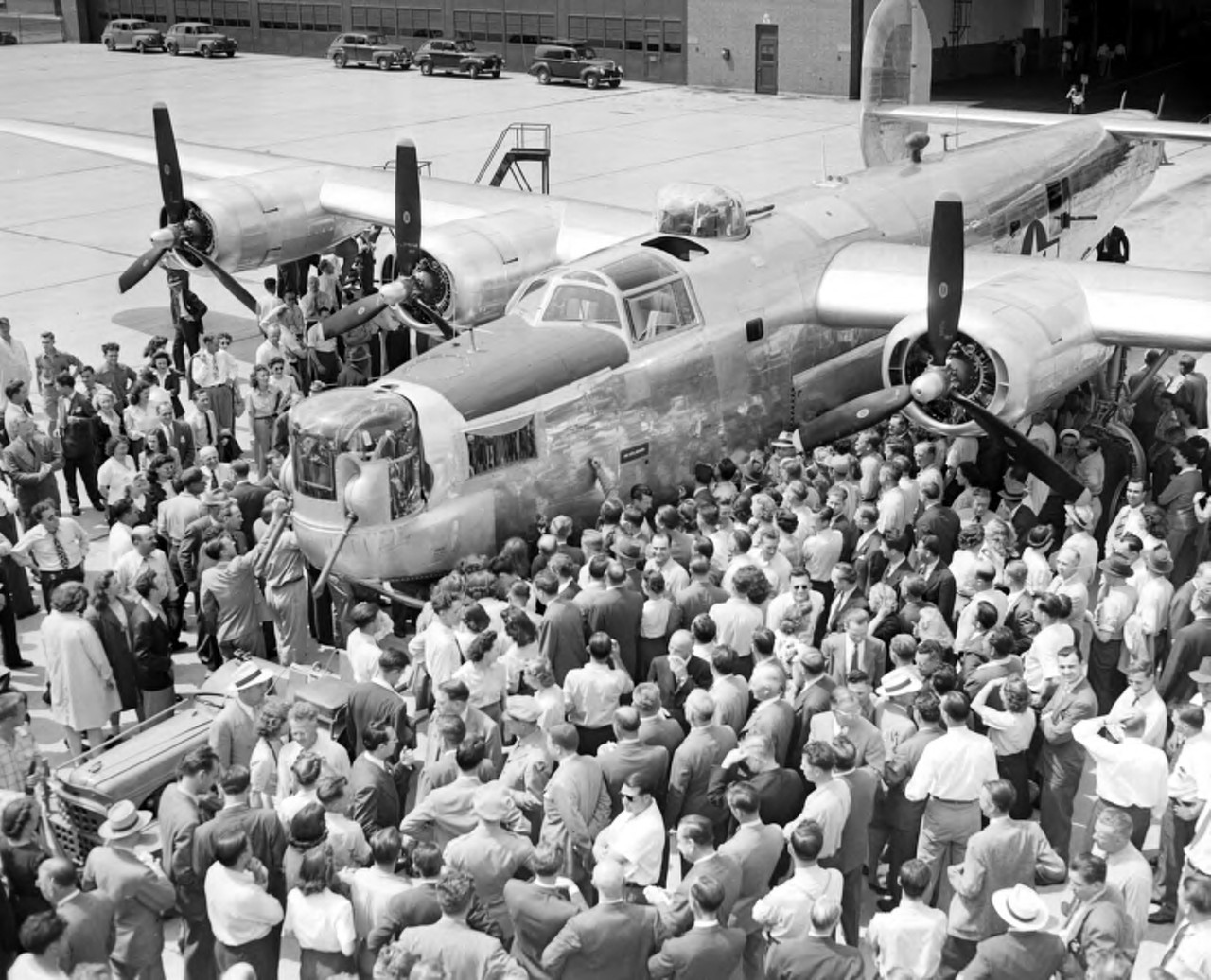 Bomber plane at the Willow Run plant
from Virtual Motor City (Photo credit: Detroit News Collection, Walter P. Reuther Library, Wayne State University)