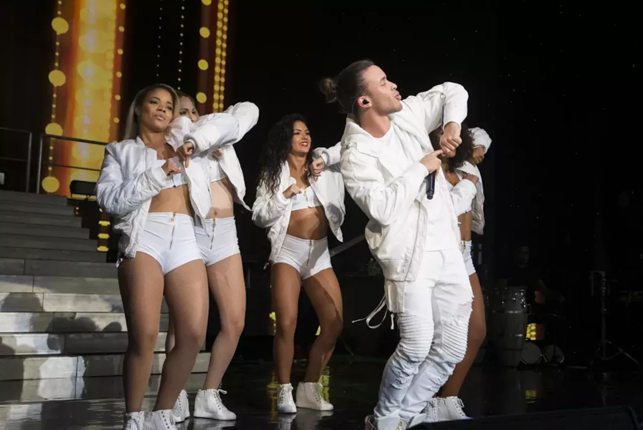 Image: 20 photos from Pitbull and Prince Royce @ DTE that are hot, hot, hot