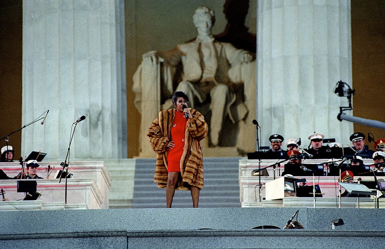 Aretha Franklin
Emerging from the gospel scene of Detroit, the Queen of Soul left an undeniable mark on music history with hits like “Respect” and “I Say a Little Prayer.” Beyond her music, she championed civil rights and Indigenous communities’ rights, earning 18 Grammy Awards and the Presidential Medal of Freedom.