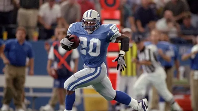 Image: 20 years ago today: Barry Sanders breaks the NFL’s 2,000-yard mark at a doomed Pontiac Silverdome