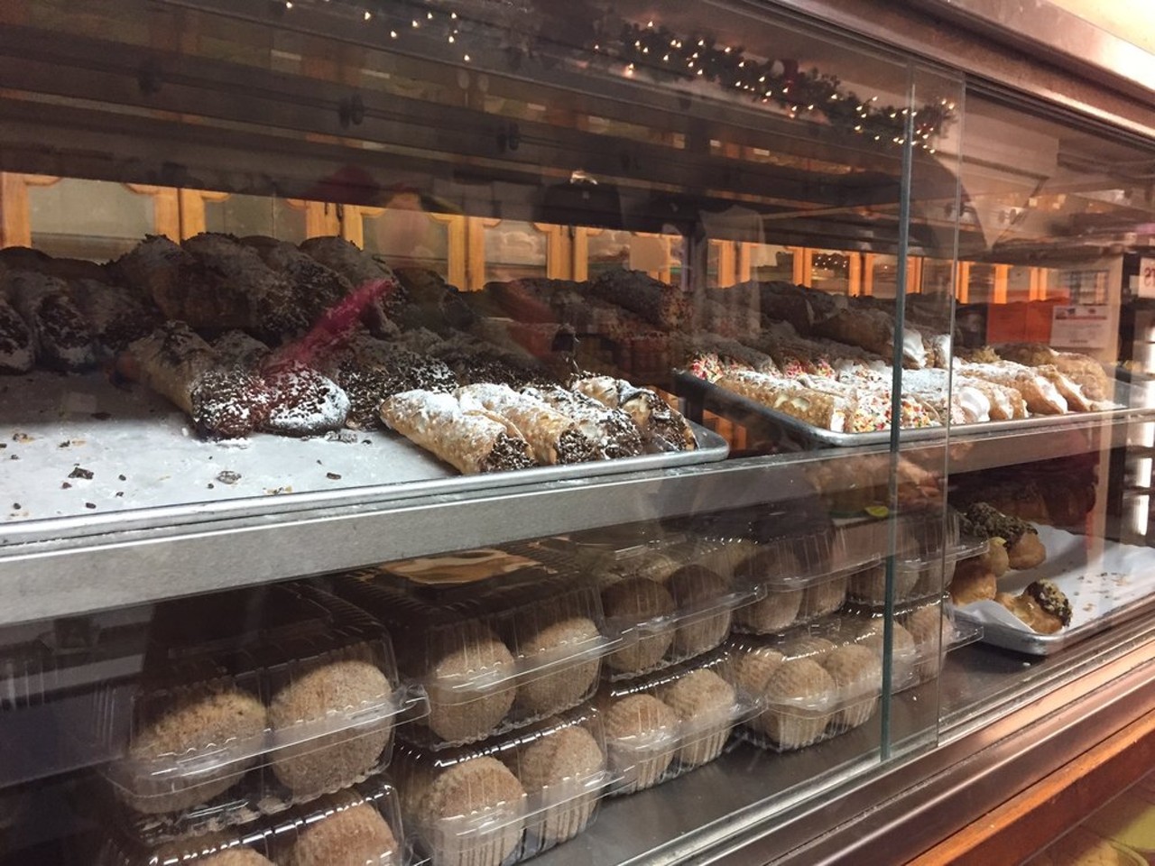 La Gloria Bakery
3345 Bagley Ave., Detroit; 313-842-5722
This bakery has all the sweets one can imagine. Their churros, empanadas, and other baked goodies are sure to please any sweet tooth.
Photo via Yelp User, Jason B.