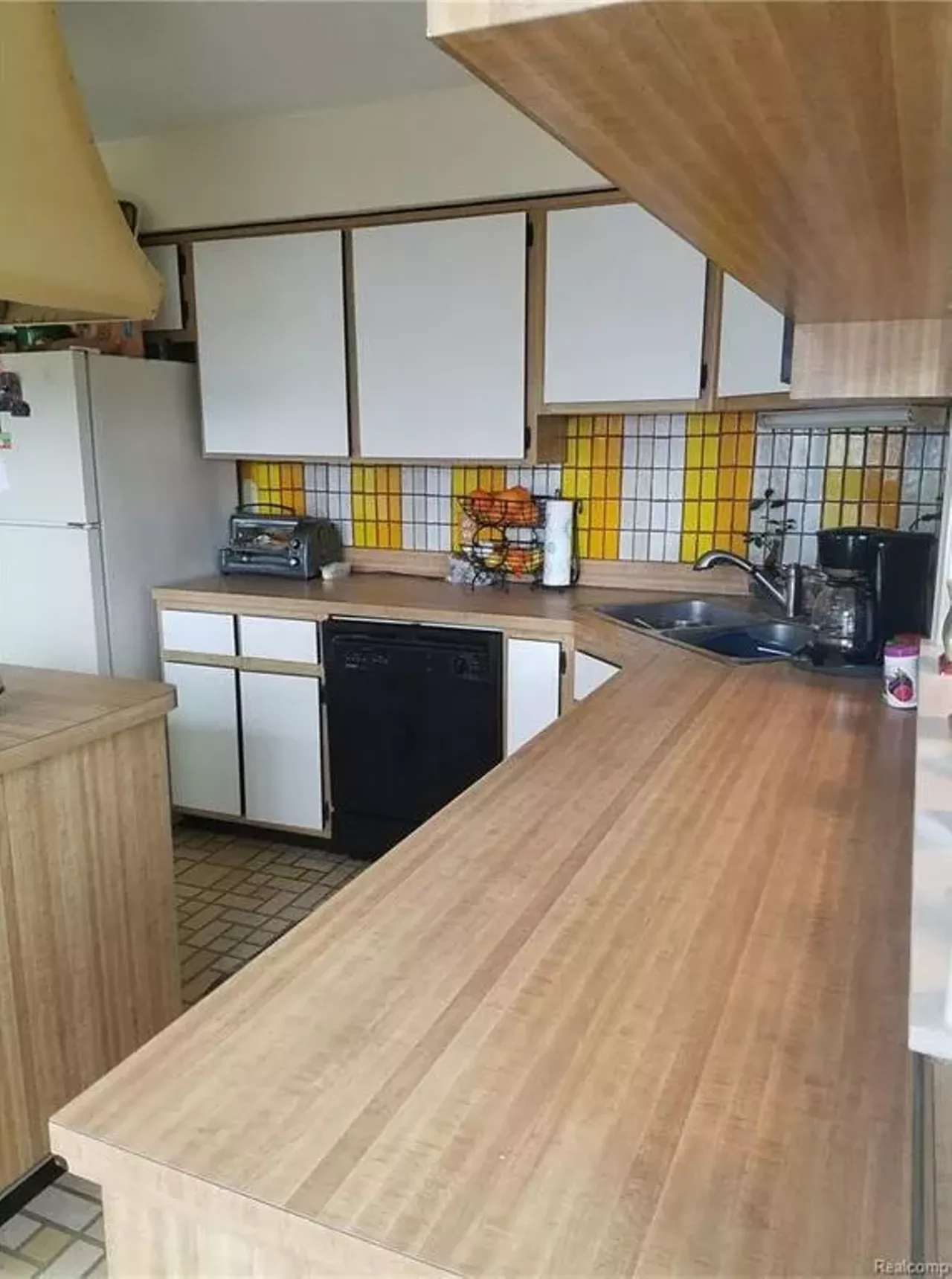 Image: 23 photos of 'Creem' magazine founder &#146;70s-style rock &#146;n&#146; roll party house that is for sale