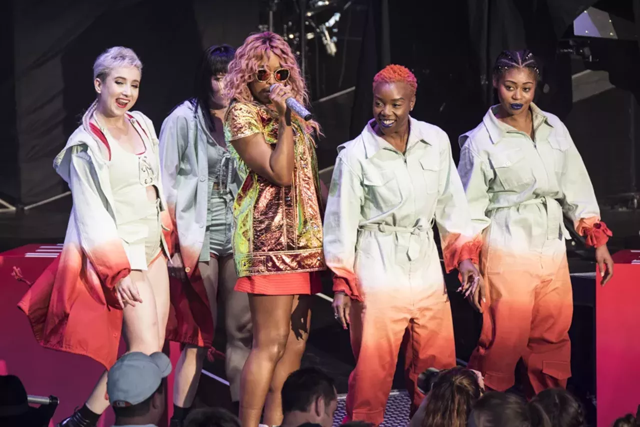 Image: 25 amazing photos from Gwen Stefani & Eve @ DTE