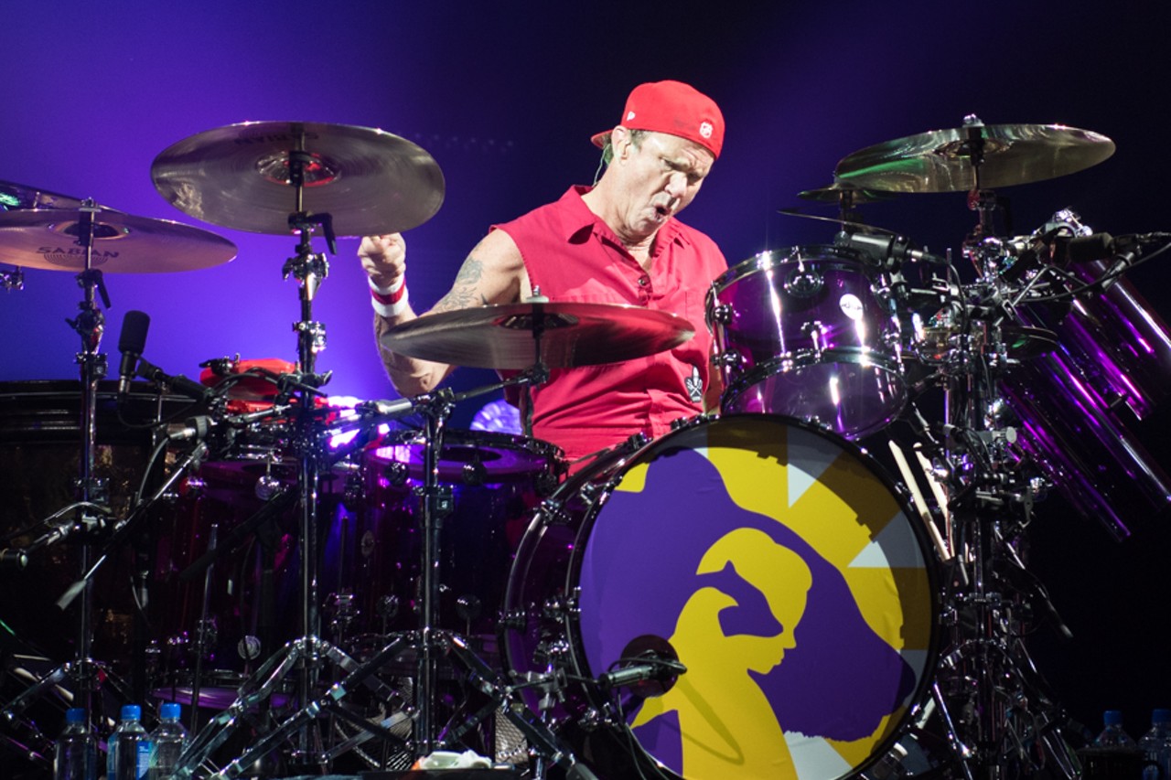 25 badass photos of Red Hot Chili Peppers @ Joe Louis Arena