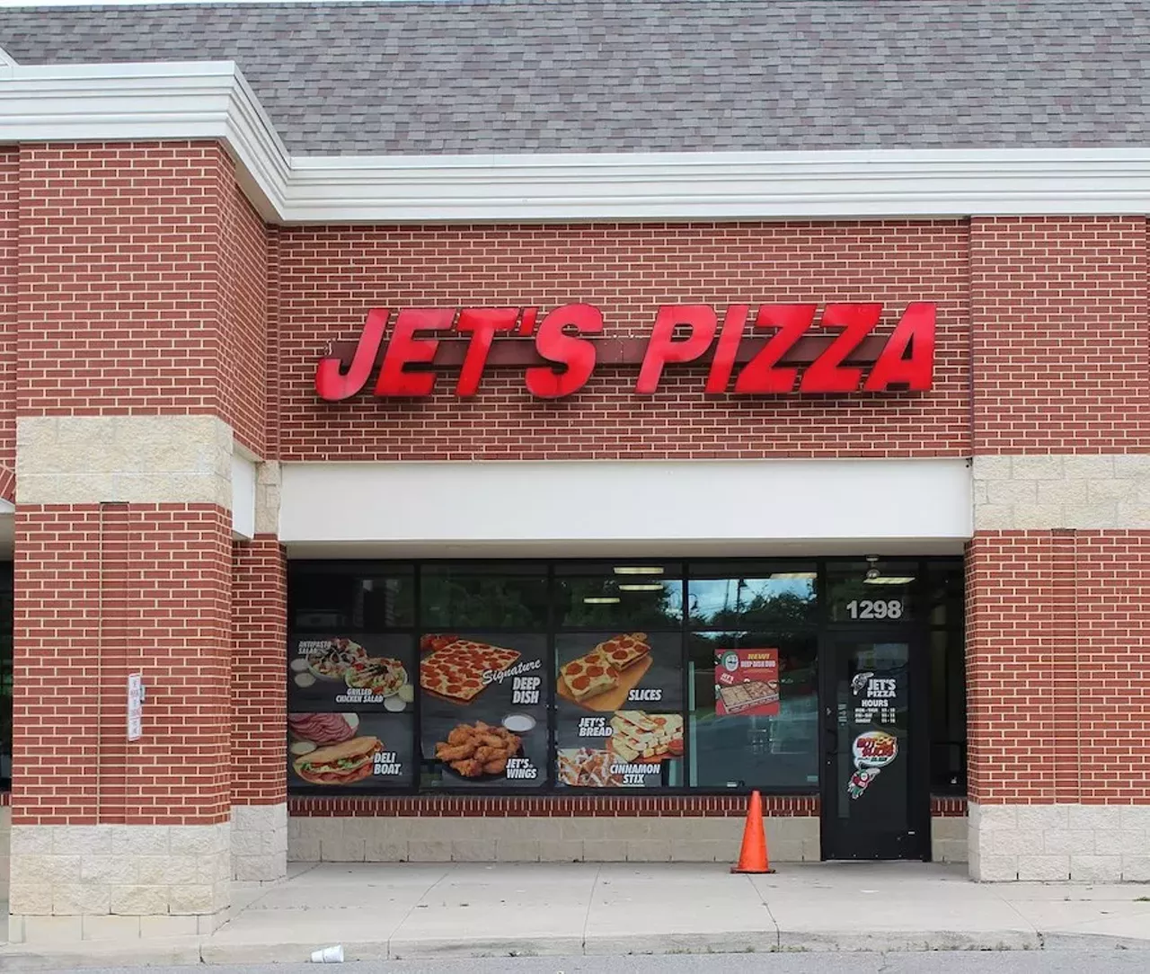 Jet's Various locations; jetspizza.com Some might say Jet&#146;s Pizza is to Detroit-style deep dish as what McDonald&#146;s is to the classic American burger and fries &#151; but that doesn&#146;t make it any less tasty. While you might not get the dining ambiance of other pizzeria&#146;s featured on this list, Jet&#146;s is still a reliable way to scratch that Detroit-style deep-dish itch. Photo via Wikipedia Commons
