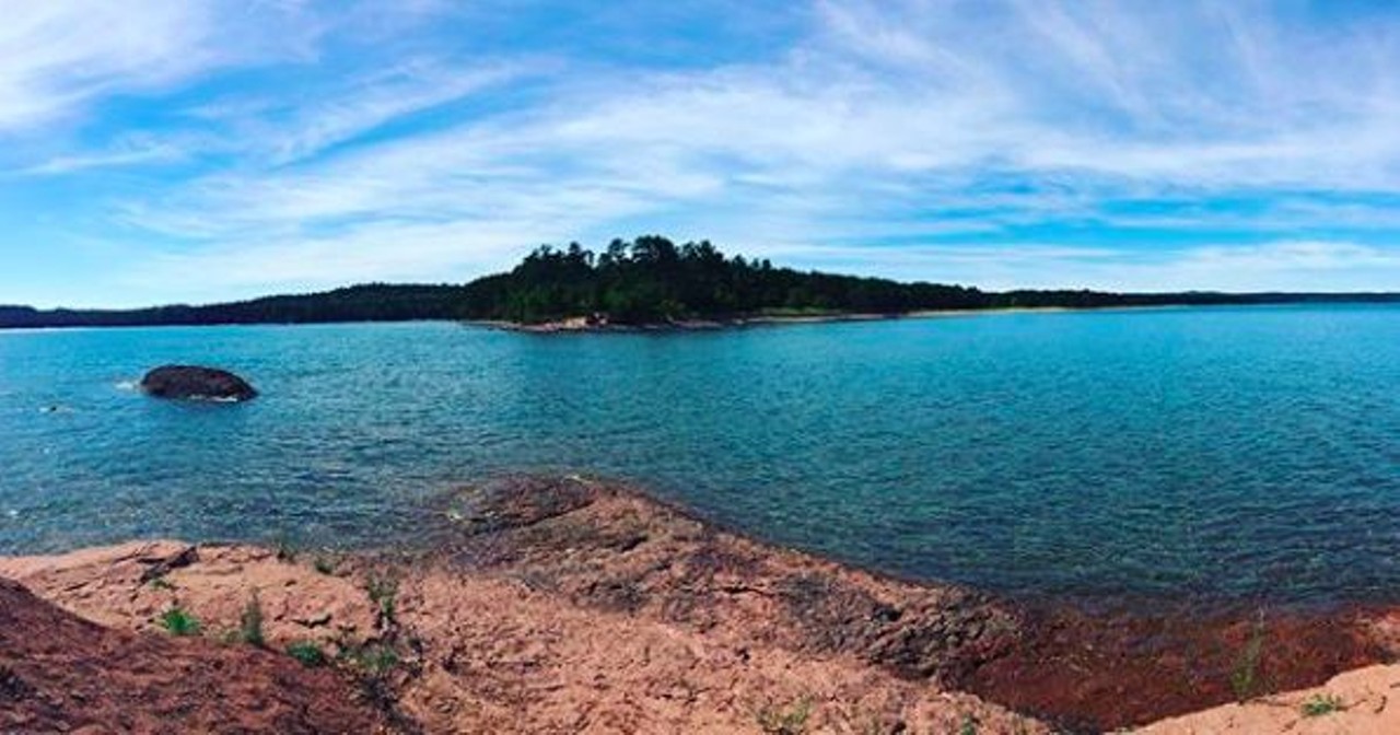 Little Presque Isle
Marquette
This quaint spot in northern Michigan is known as the crown jewel of Lake Superior. With its beautiful sand beaches, cliffs and breathtaking views, this is the perfect place for hiking and exploring the lakeshore. The rocky cliffs reach the bottom of Sugar Loaf Mountain, which is another spot to explore if you are looking to expand your hike.
Photo via IG user @lzghiardi