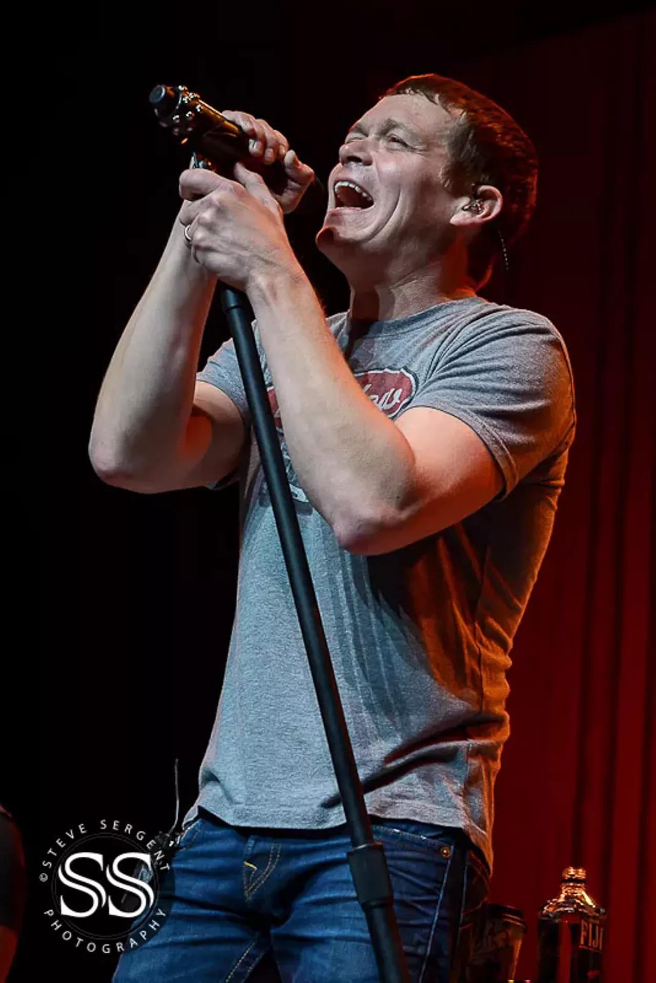 Image: 26 photos from 3 Doors Down's acoustic set at MotorCity Casinos Sound Board