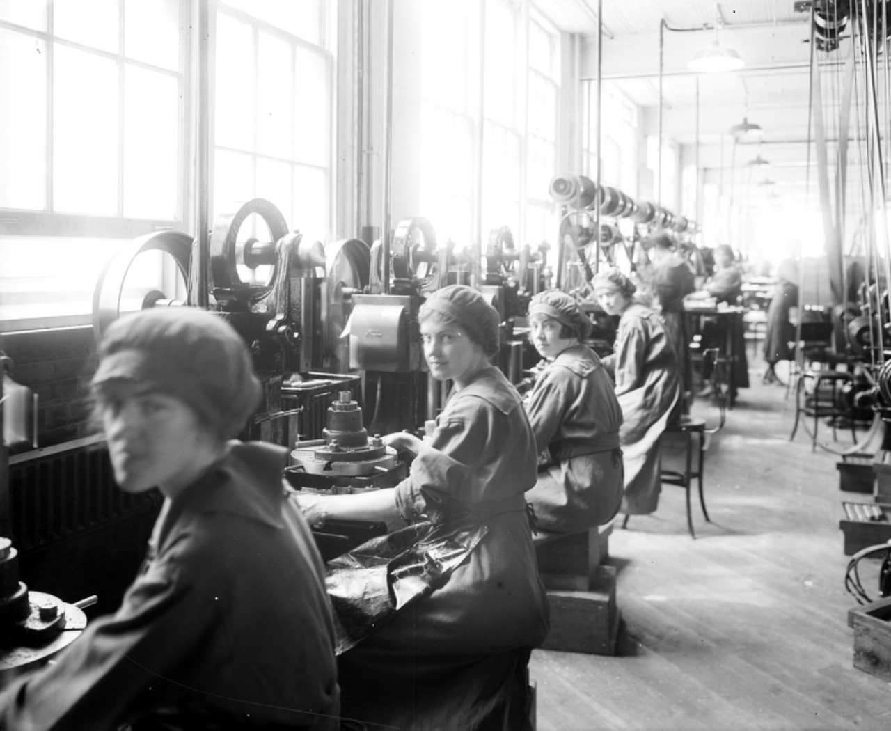 Munition workers, Maxwell Motor Company, Oakland Avenue Plant, 1910s