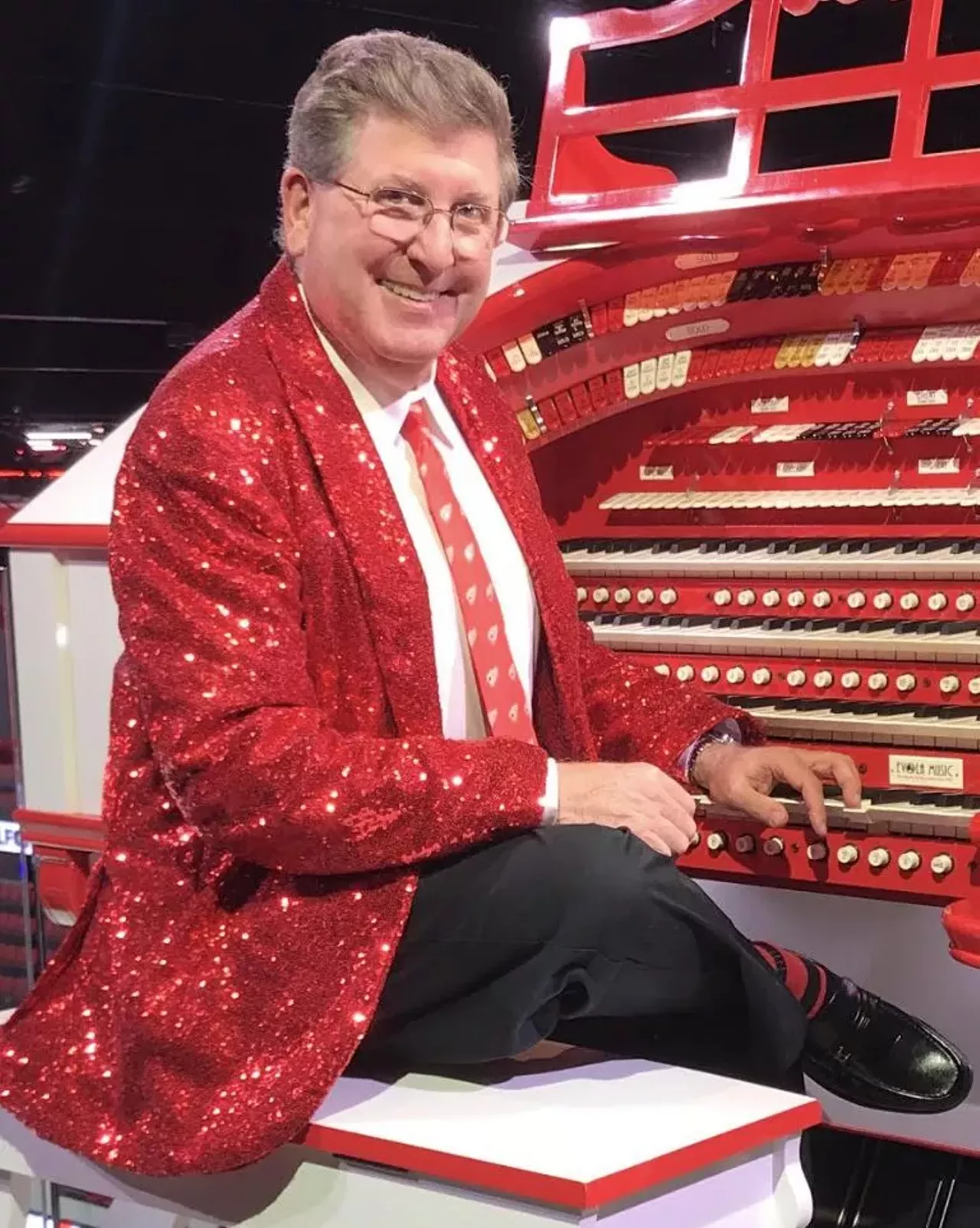  Lance Luce | Sparkling Detroit Red Wings organist Photo via Lance Luce 