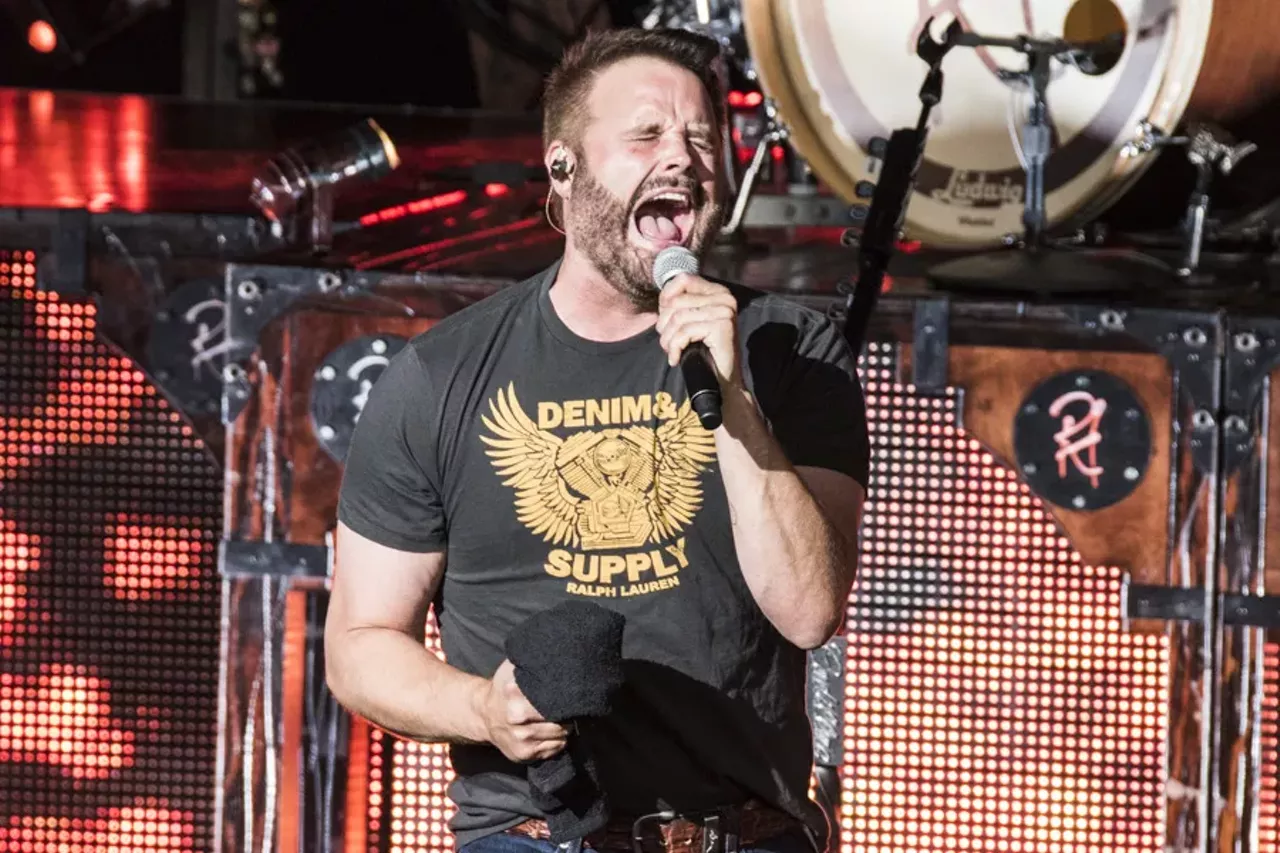 Image: 30 photos of Dierks Bentley performing at DTE Energy Music Theatre